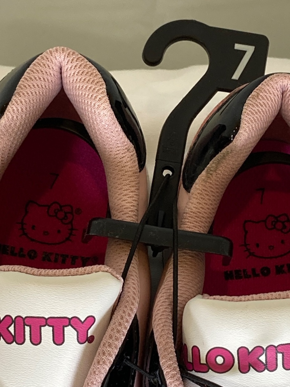 Hello Kitty Sz 7 Pink Black White Ladies Shoes Sneakers New With Tags Black Sole - Picture 12 of 12